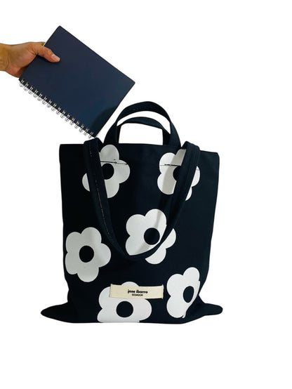 Jose Ibarra Estudio black tote bag with white floral print, thick cotton, hand-painted, internal pocket, 40x35/40cm.