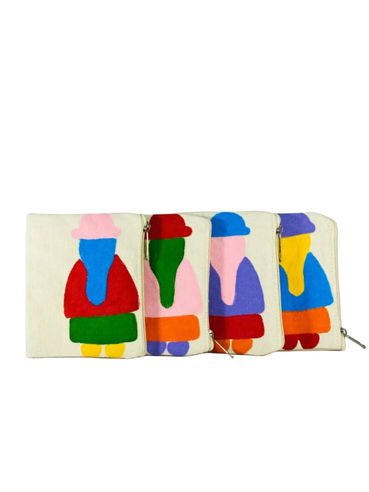 Jose Ibarra Estudio cream canvas coin purse hand-painted with colorful abstract figures. Zipper closure, 12x10 cm.