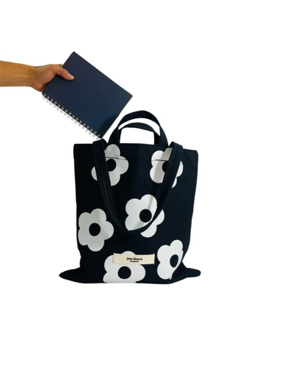 Tote Negro Flores Blancas Vertical