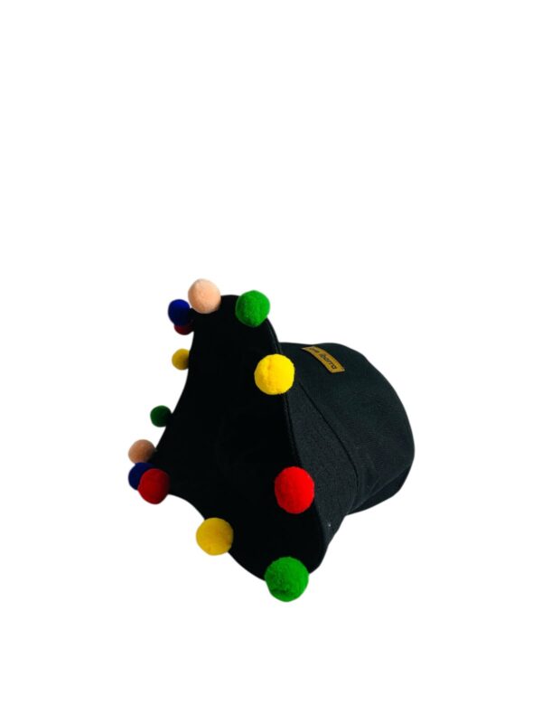 Bucket Hat Negro Pompones - Image 3